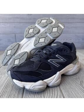 New Balance 9060 Women’s Size 9 Navy Blue Sneakers Chunky Dad Shoes U9060NV